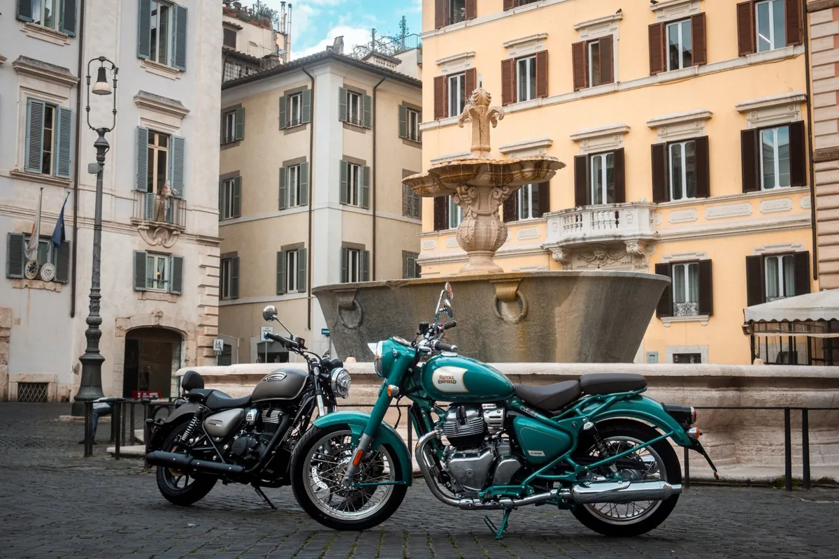 Royal Enfield Flying Flea C6 впервые появился на европейских дорогах на Римском марафоне — фото 2
