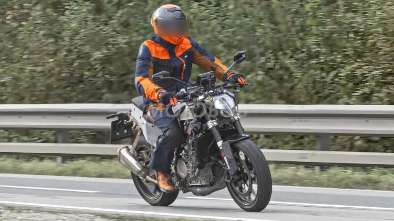 Замечен новый двухцилиндровый KTM Duke — фото 2