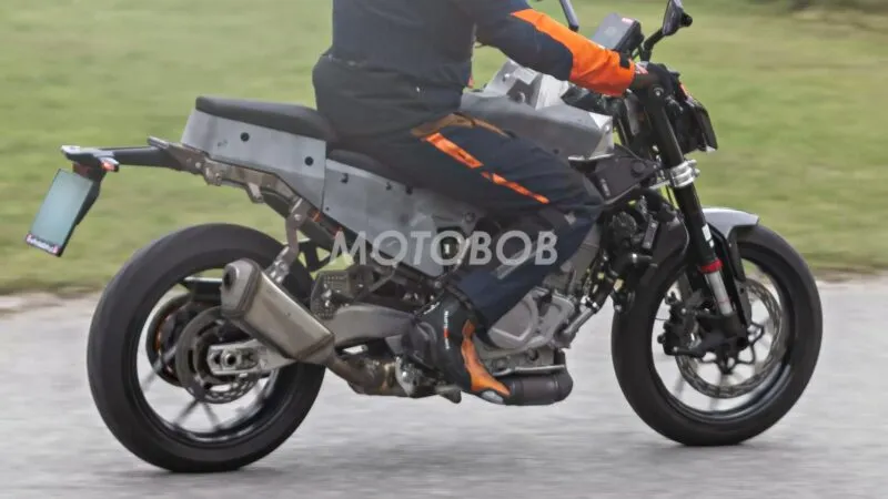 Замечен новый двухцилиндровый KTM Duke — фото 3