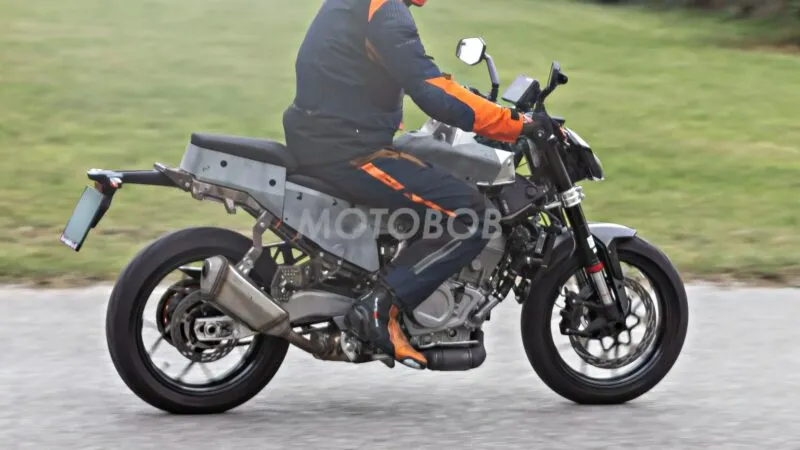 Замечен новый двухцилиндровый KTM Duke — фото 4