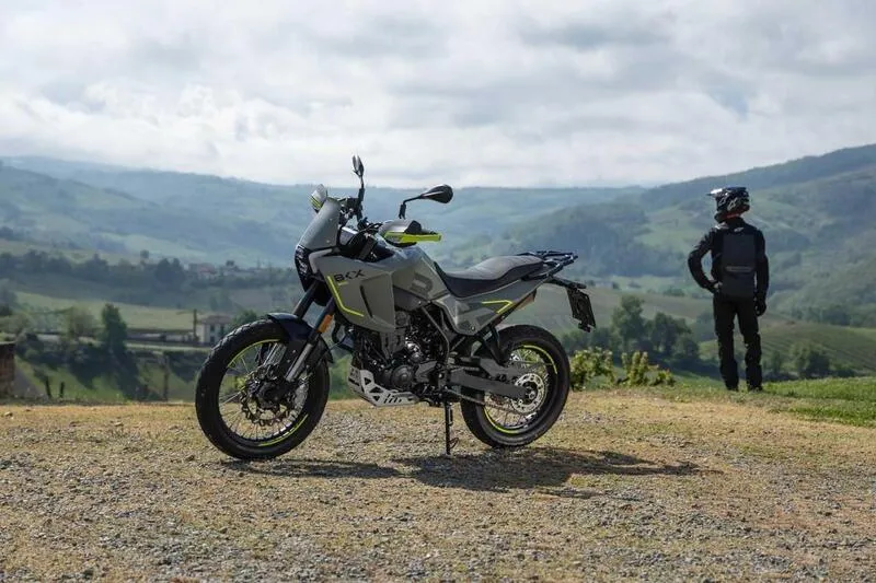 Benelli BKX 300 и BKX 300 S: долгожданный одноцилиндровый двигатель объемом 292 куб. см уже здесь — фото 4