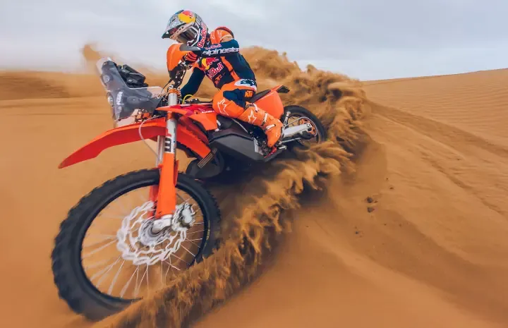 KTM 450 Rally Replica 2027: ДНК Дакара теперь доступно райдерам