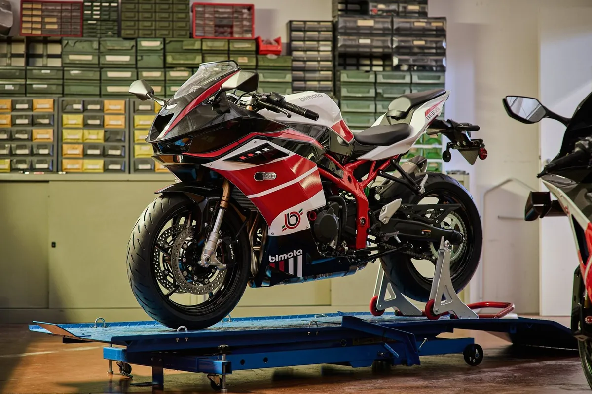 Новый Bimota KB399: перекрашенный Kawasaki ZX-4RR или больше?