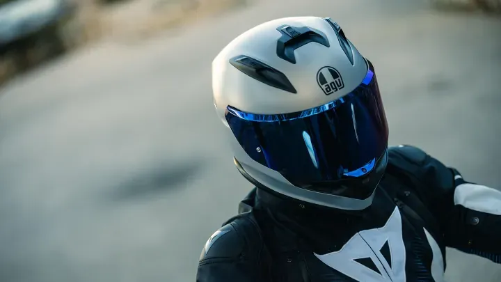 AGV представляет свой новый шлем для спорт-туринга: K7