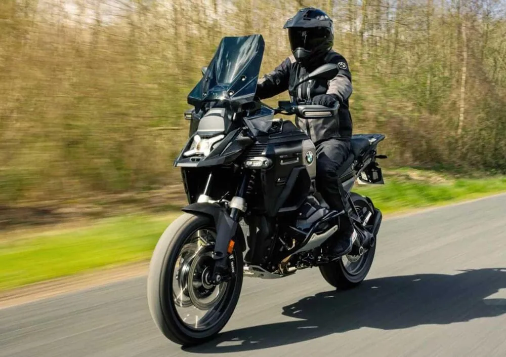 BMW R 1300 GS Adventure Dark Edition: изысканный макси-эндуро от BMW France — фото 3