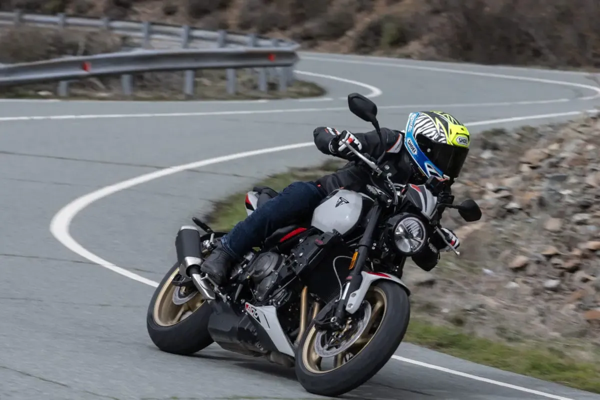 Первый тест: Triumph Trident 800