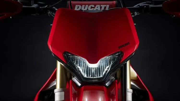 Ducati Desmo450 EDS: эндуро с возможностью эксплуатации на дорогах общего пользования будет представлен 9 июня 2026 года — фото 4