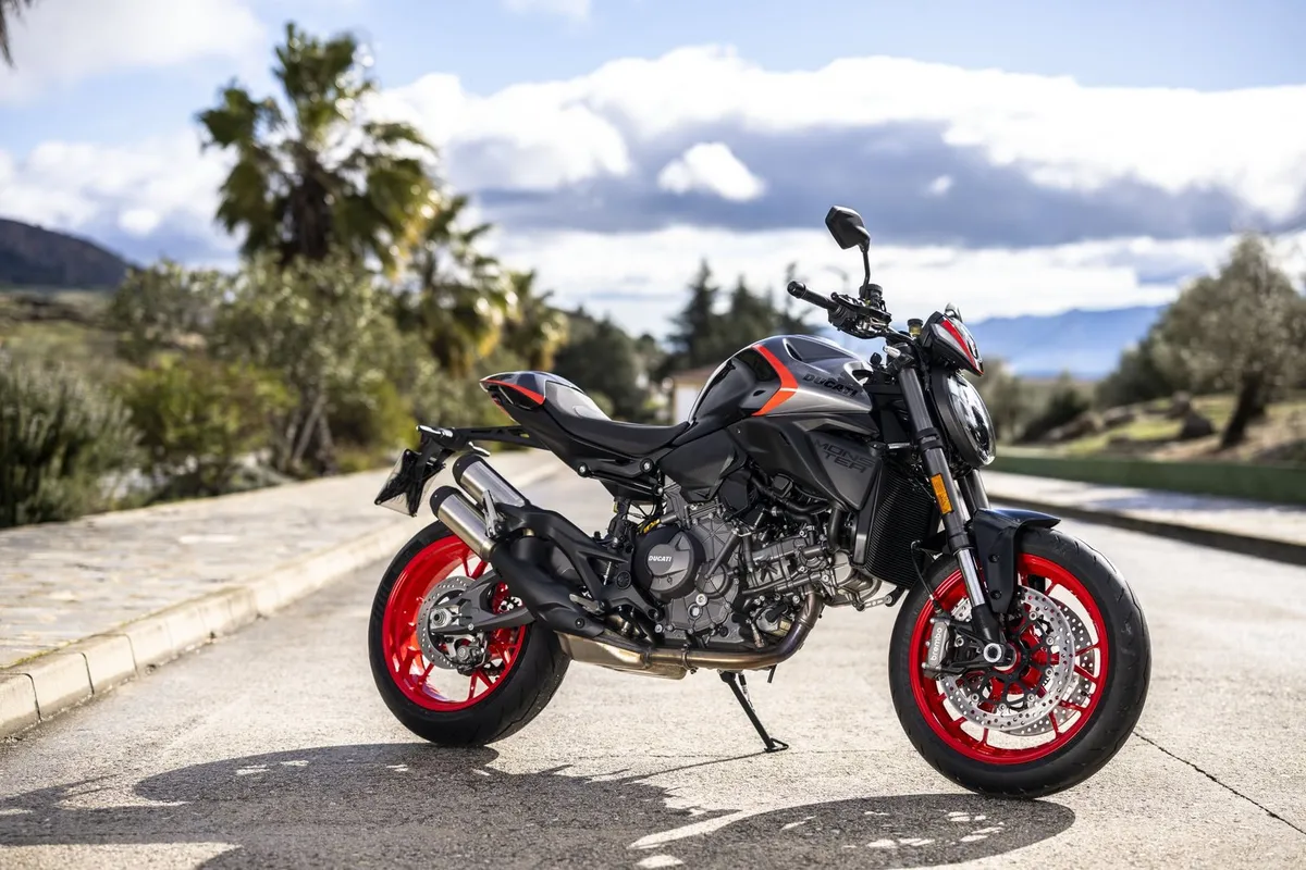 Ducati Monster V2 получает новую спортивную окраску — фото 2