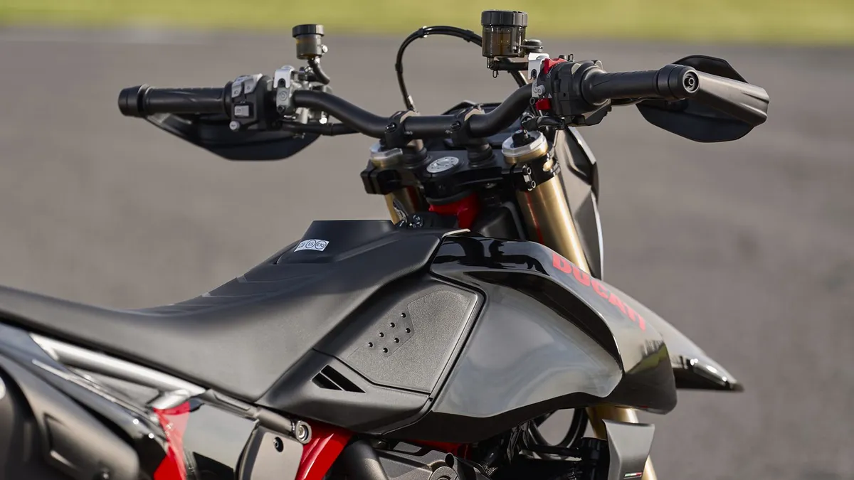 Новый Ducati Hypermotard 698 Mono Nera: ультимативный одноцилиндровый стрит-мотард — фото 4