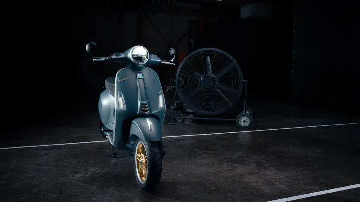 Vespa отзывает скутеры GTV и Primavera в специальном издании Officina 8