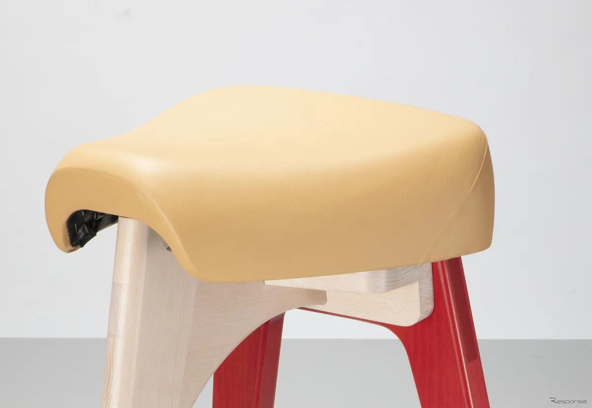 Новое сиденье от Honda Super Cub превратилось в мебель: официальный стул Super Cub Chair Classic по цене 49 500 иен