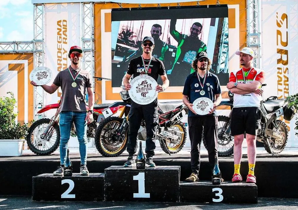 Sardegna Rally Raid: грандиозный финал. Якопо Черрутти (Aprilia) и Мартин Бенко (Taurus) — чемпионы, выводящие S2R на мировой уровень — фото 4