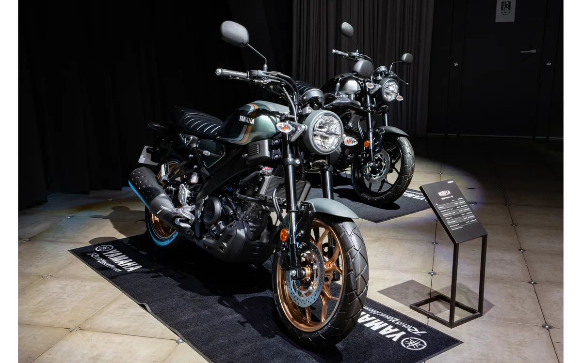 «Я хочу такой же!» Новый неоретро-байк Yamaha XSR155 вызвал ажиотаж в соцсетях и напоминает легендарный RZ — фото 2