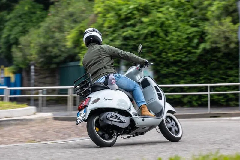 Электрическая Vespa без покупки новой? Мы протестировали ретрофит-комплект от Newtron — фото 4