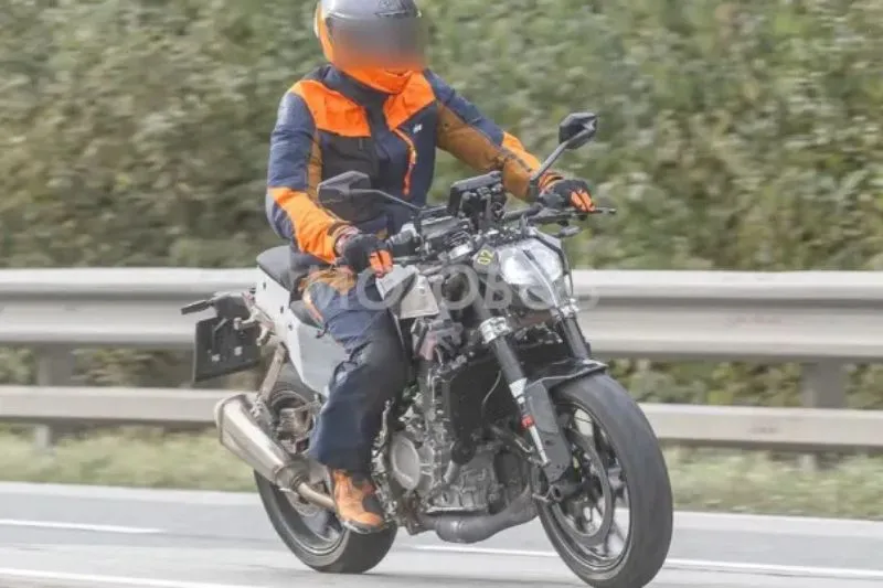 Замечен тестовый образец KTM 490 Adventure — фото 3