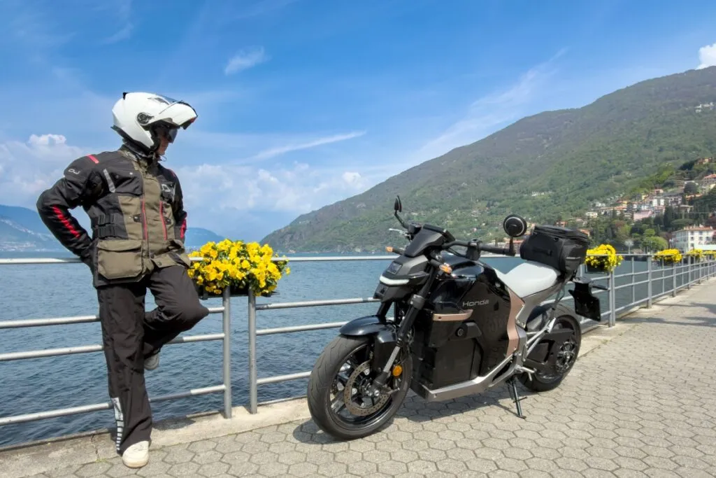 Honda WN7 на дорогах озера Комо — фото 4