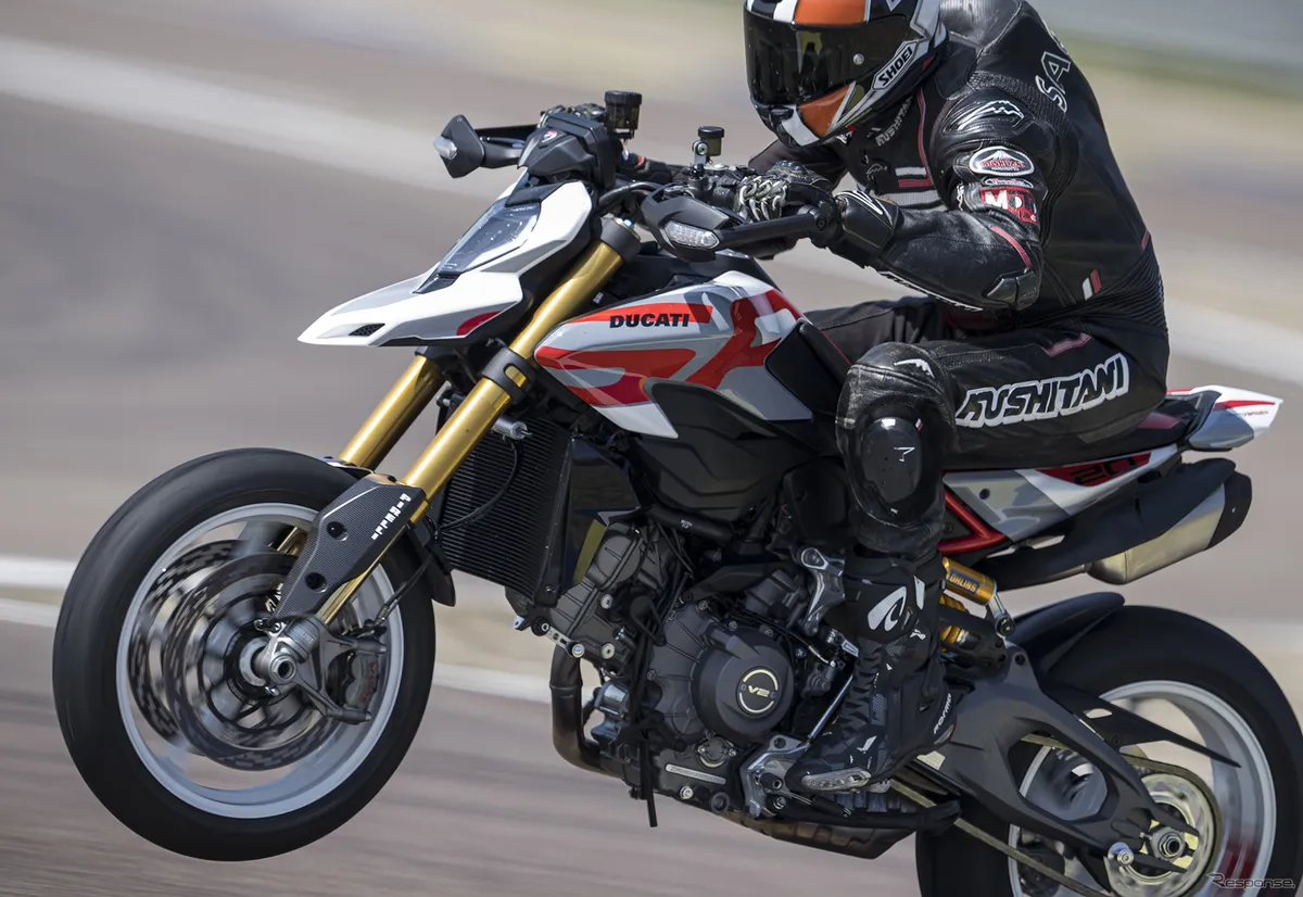 Тест-драйв Ducati Hypermotard V2: приставка «Hyper» оправдана на все сто! Мотард нового поколения, дарящий чистый драйв
