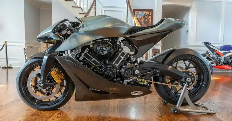 Aston Martin Brough Superior AMB001 выставлен на аукцион, но дела идут плохо