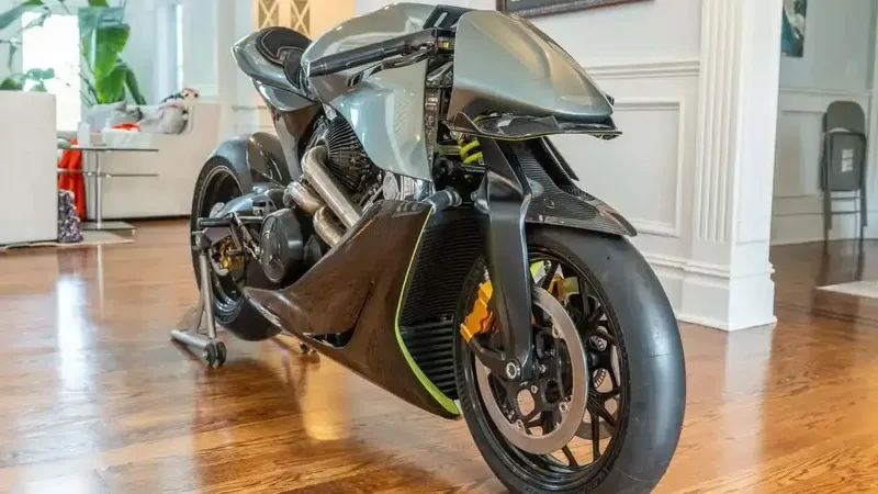Aston Martin Brough Superior AMB001 выставлен на аукцион, но дела идут плохо — фото 2
