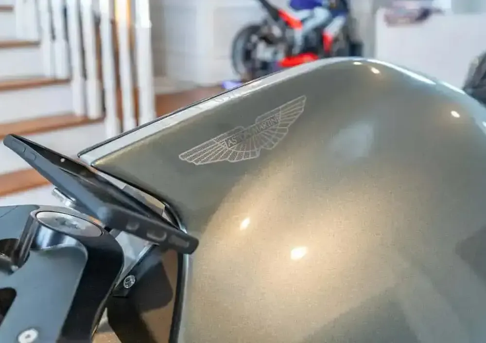 Aston Martin Brough Superior AMB001 выставлен на аукцион, но дела идут плохо — фото 3
