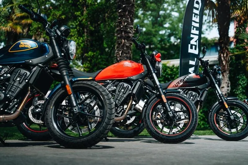 Тест Royal Enfield Guerilla 450 Apex: как она едет? И лучше ли она стандартной версии? — фото 2