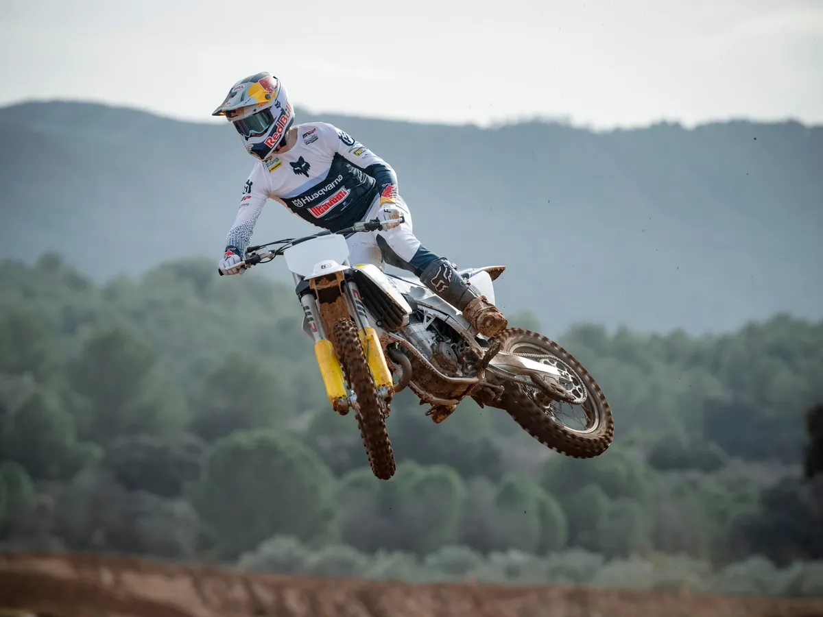 Husqvarna представляет новую линейку мотокроссовых моделей в ретро-цветовой гамме — фото 2