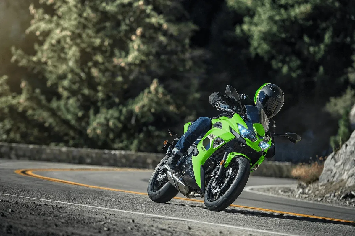 Предложения Kawasaki UK на 2026 год: финансирование под 0%, бесплатные туристические комплекты и спецпредложение на ZX-10RR для трека — фото 2