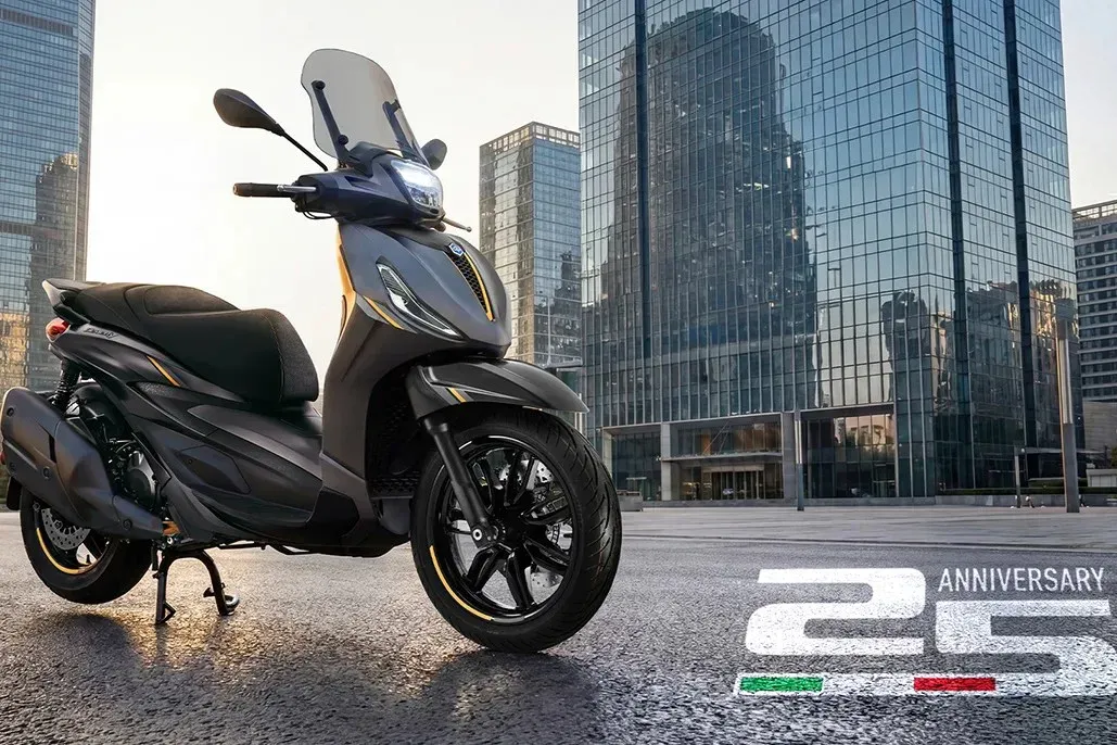 Представлено юбилейное издание Piaggio Beverly к 25-летию модели — фото 2