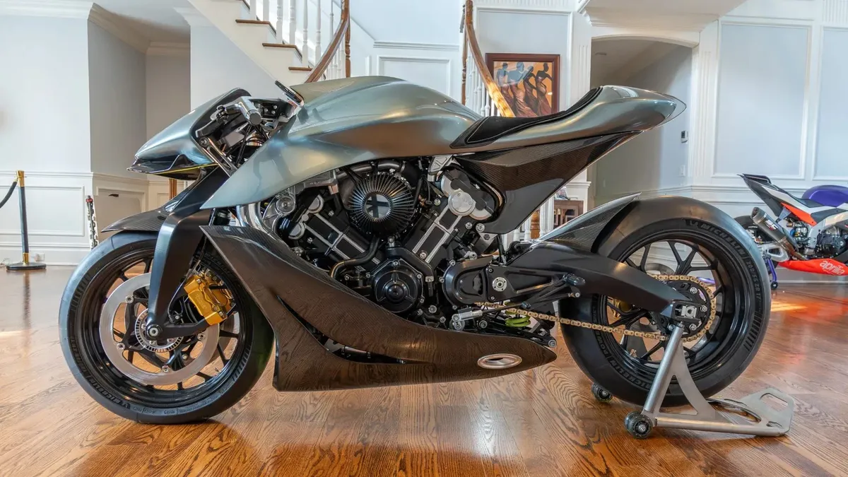 Aston Martin и Brough Superior AMB 001 появились на вторичном рынке