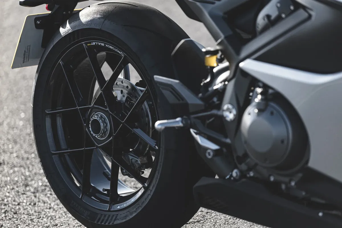 Обзор Norton Manx R: флагман Norton мощностью 206 л.с. за £38 000 наконец-то прибыл — фото 3