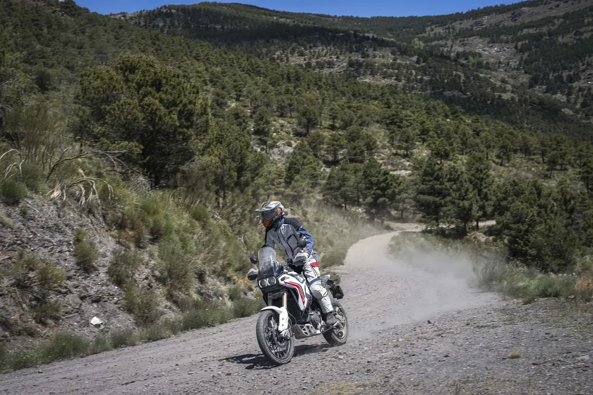 Обзор Ducati DesertX 2026: Не слишком ли много хорошего? — фото 2