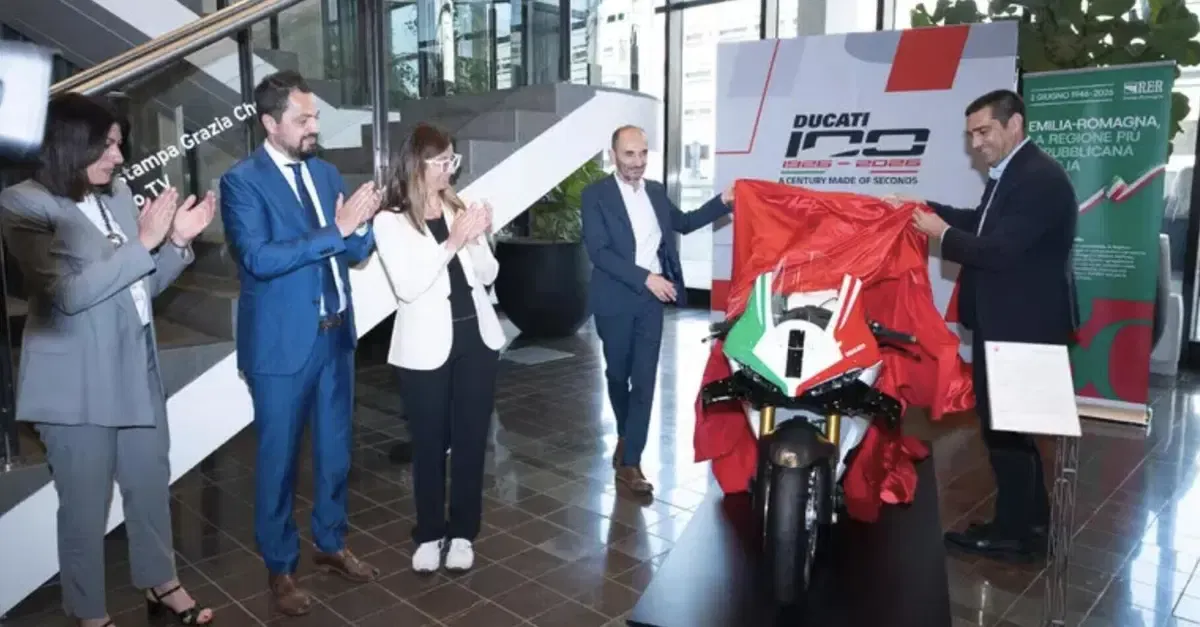 Panigale V4 Tricolore: Ducati празднует годовщину Итальянской Республики