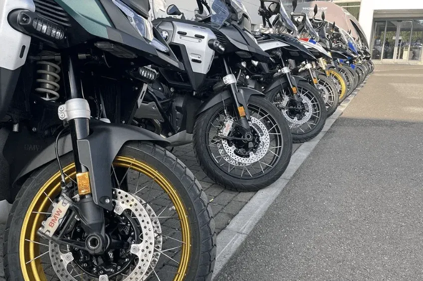 BMW Motorrad UK запускает новый формат премиального вождения в Донингтон-Парке — фото 2
