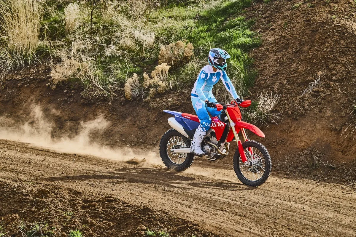 Honda представила обновленные рамы и двигатели для CRF450, а также две лимитированные серии — фото 4