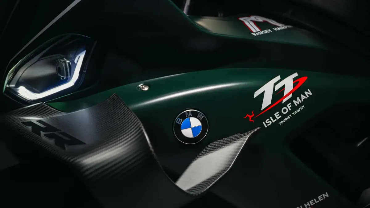 Новый лимитированный супербайк BMW посвящен величайшей мотоциклетной гонке в мире