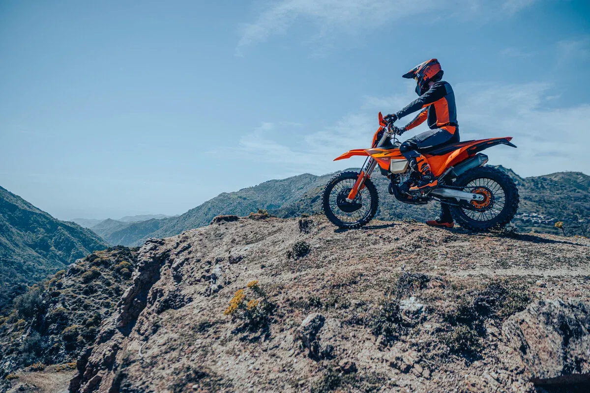 KTM выступила с заявлением в связи с обвинениями в продаже «незаконных» мотоциклов — фото 3