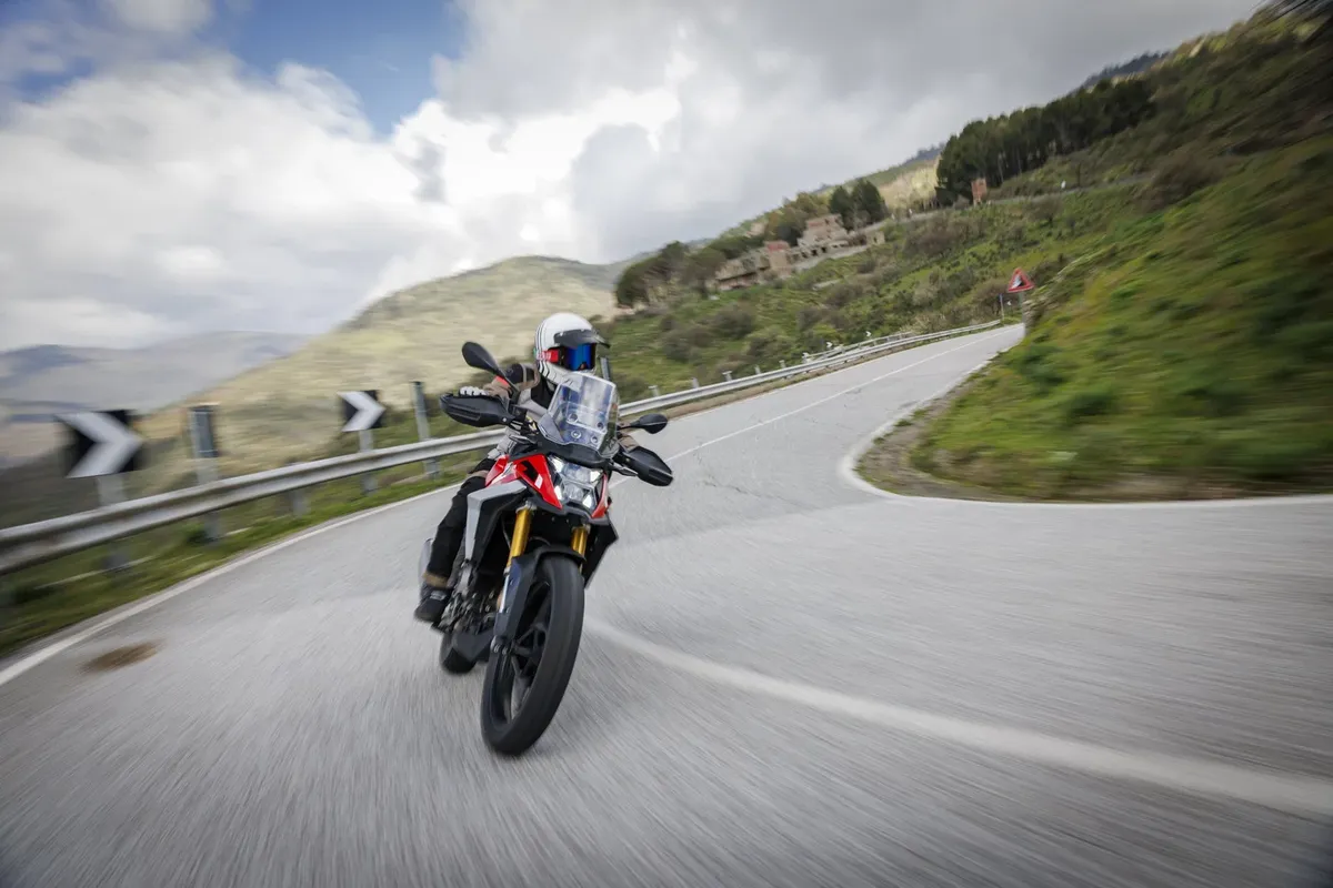 BMW запускает продажи нового F450 GS в Великобритании: тест-драйвы доступны по всей стране — фото 2