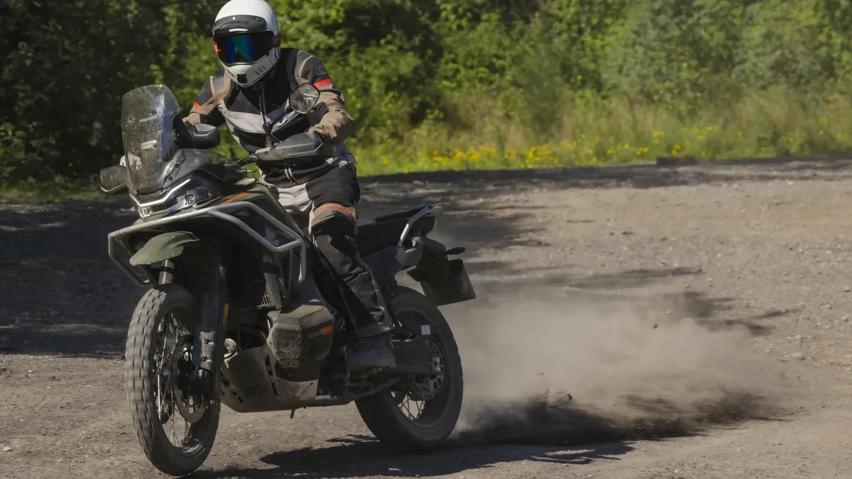 Обзор CFMoto 1000MT-X (2026): характеристики, особенности и детали