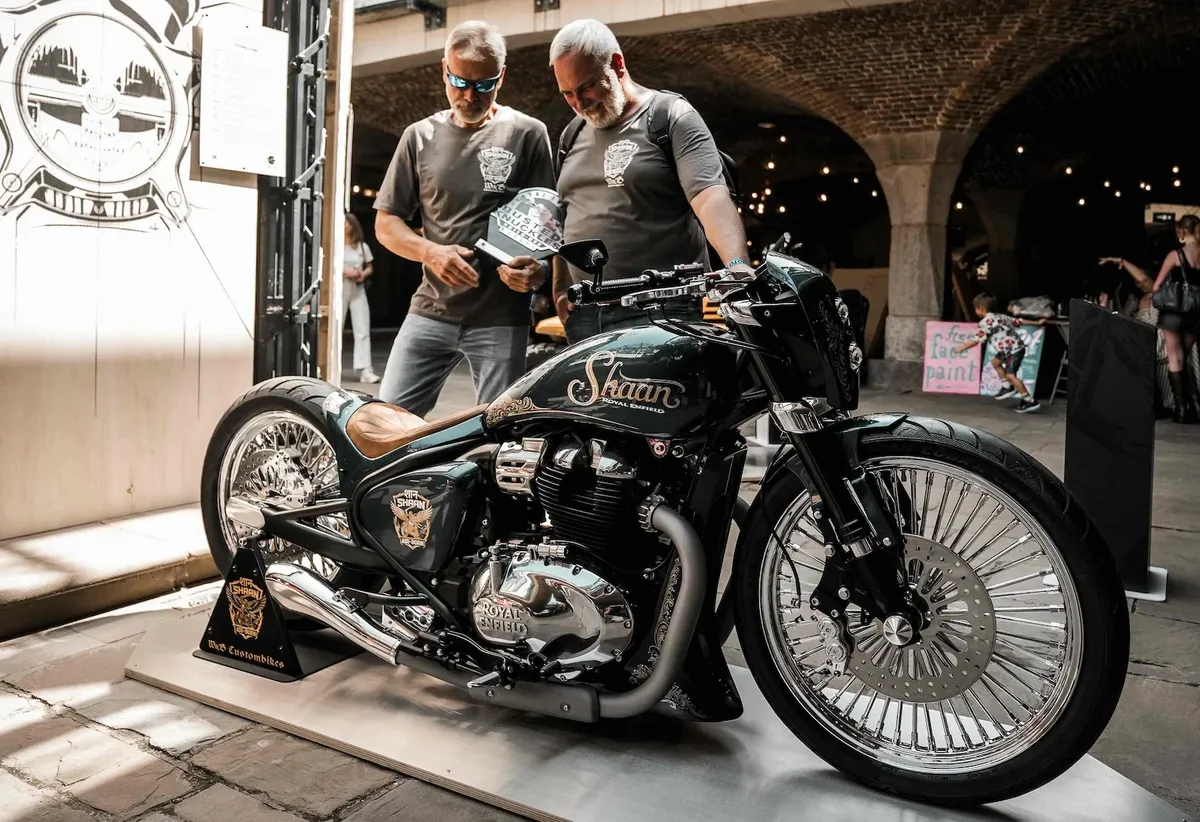 Royal Enfield объявила победителя европейского конкурса кастом-байков Busted Knuckles Build Off 2026 — фото 2