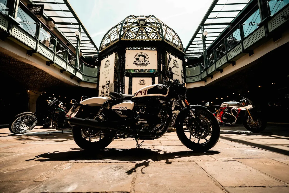 Royal Enfield объявила победителя европейского конкурса кастом-байков Busted Knuckles Build Off 2026 — фото 3