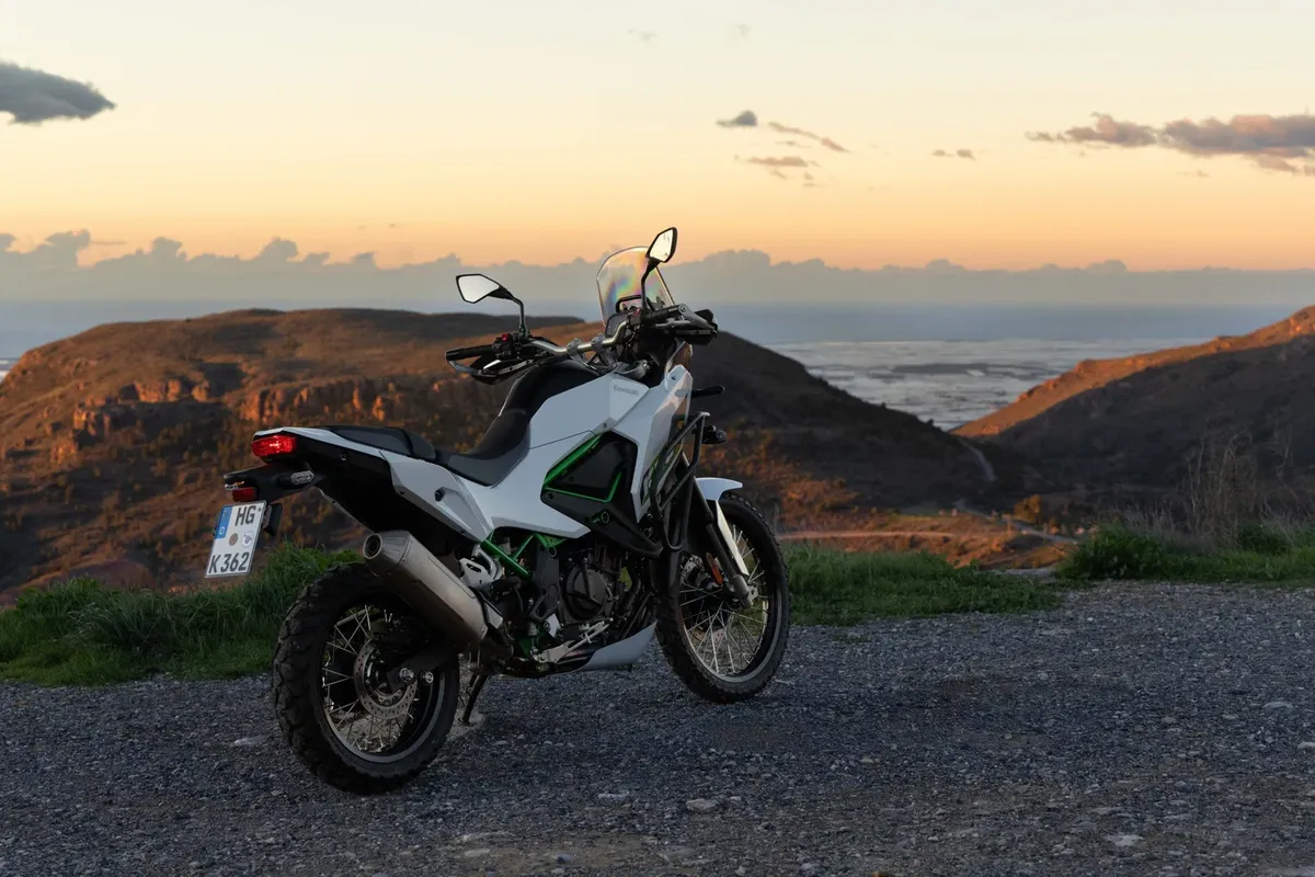 Kawasaki запускает новую акцию на 2026 KLE500 с выгодой в 350 фунтов стерлингов — фото 2