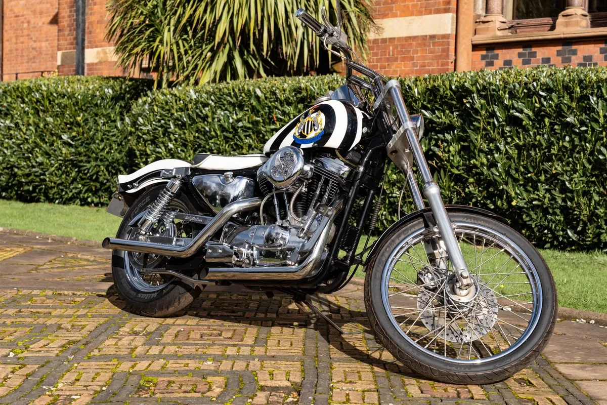 Harley-Davidson Кевина Кигана, посвященный «Ньюкасл Юнайтед», будет выставлен на аукцион после диагноза «рак" — фото 2