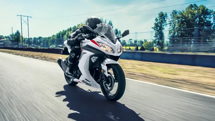Первый взгляд: галерея Kawasaki Ninja 300 ABS 2026 года