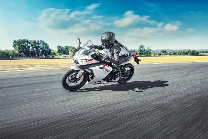 Первый взгляд: галерея Kawasaki Ninja 300 ABS 2026 года — фото 4