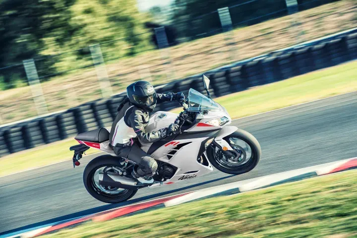 Kawasaki Ninja 300 возвращается на рынок США в 2026 году — фото 2