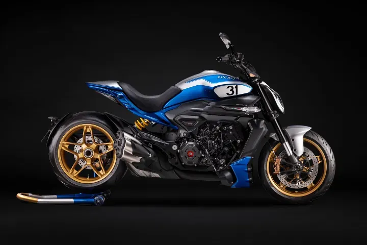 Галерея Ducati Collezione 100 XDiavel V4 100 — фото 2