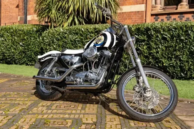 Harley-Davidson из Ньюкасла уходит с молотка: Кевин Киган продает мотоцикл ради борьбы с раком — фото 4