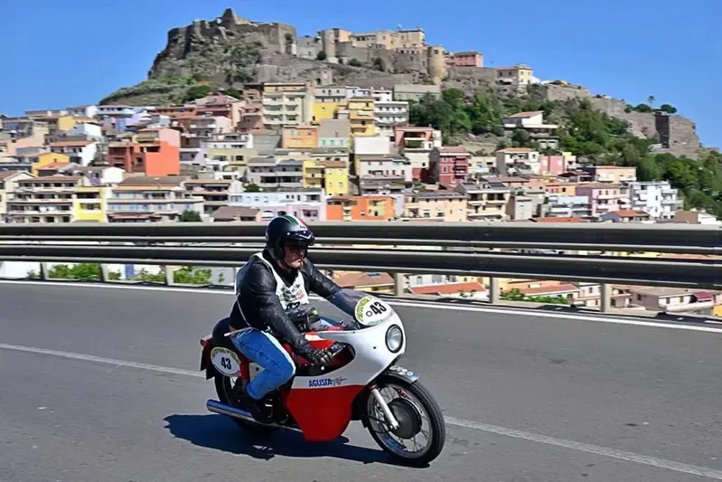 MotoGiro d’Italia 2026 на Сардинии: очарование острова в исторической реконструкции — фото 4