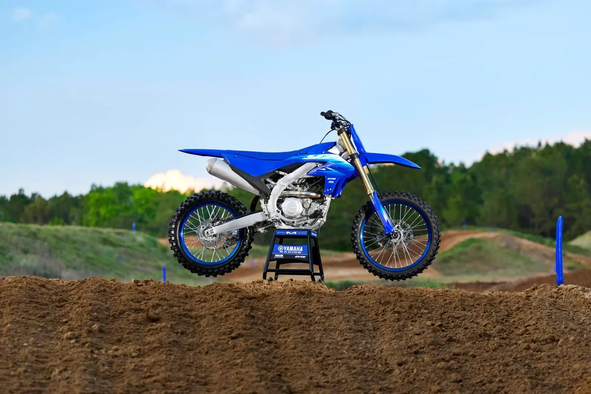 Линейка внедорожных гоночных мотоциклов Yamaha 2027 года получила полностью новый двигатель и шасси — фото 2