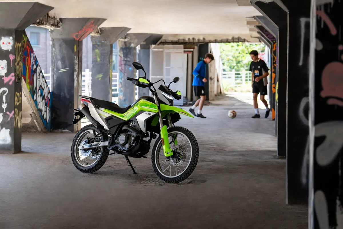 Доступный эндуро для города и бездорожья: CFMoto 250 Dual теперь в Европе — фото 2